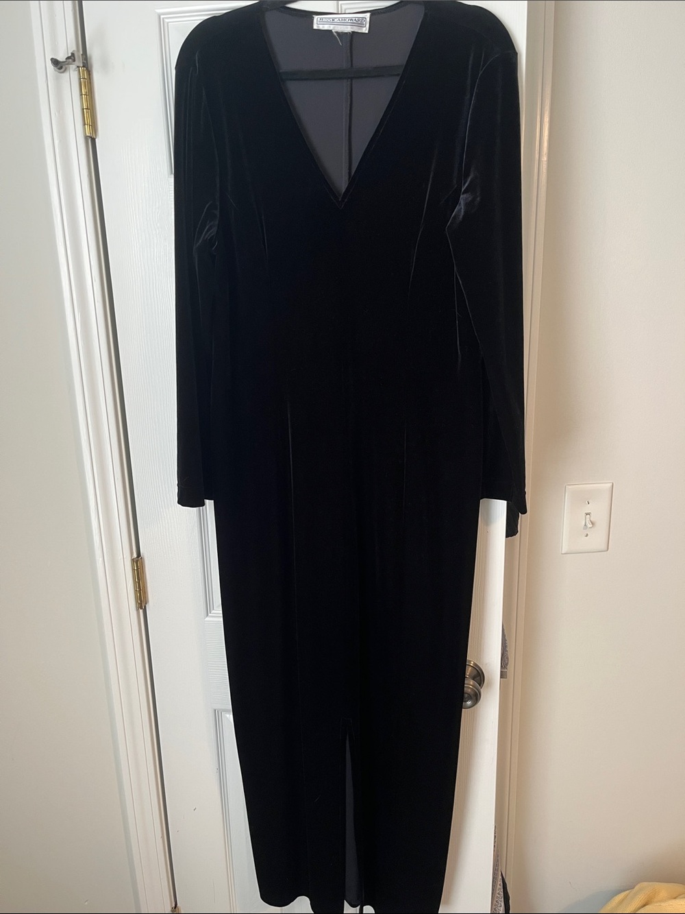 Jessica Howard Black Velvet Long Sleeve V-Neck Maxi Dress